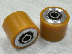 堆垛机升降台为什么选择高速耐高温轴承轮作为导轮？